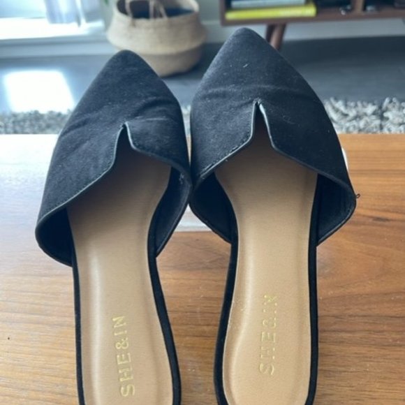 Pointed toe black flat dress shoes - Picture 3 of 4